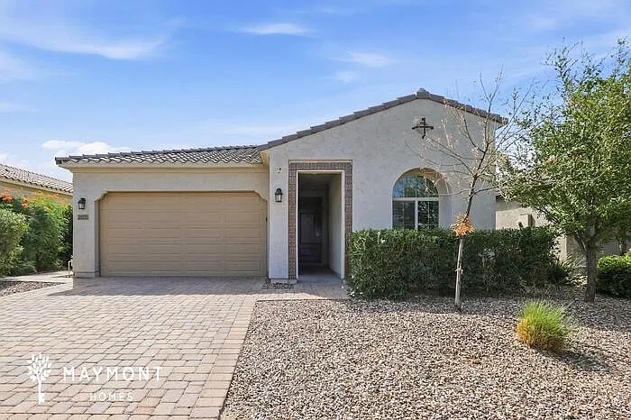 3 bed, 3.0 bath, 1895 sqft, $1,995 — Photo 1