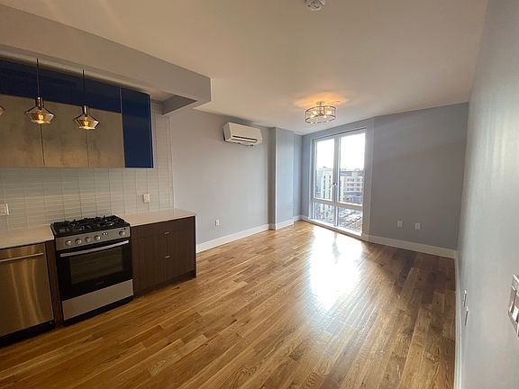 4th image of 37 Ainslie St #6A