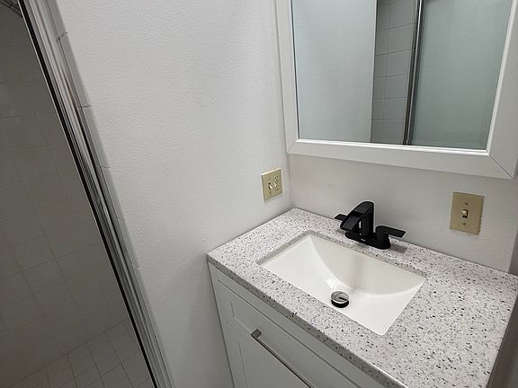 2nd image of 516 E Maple St #0