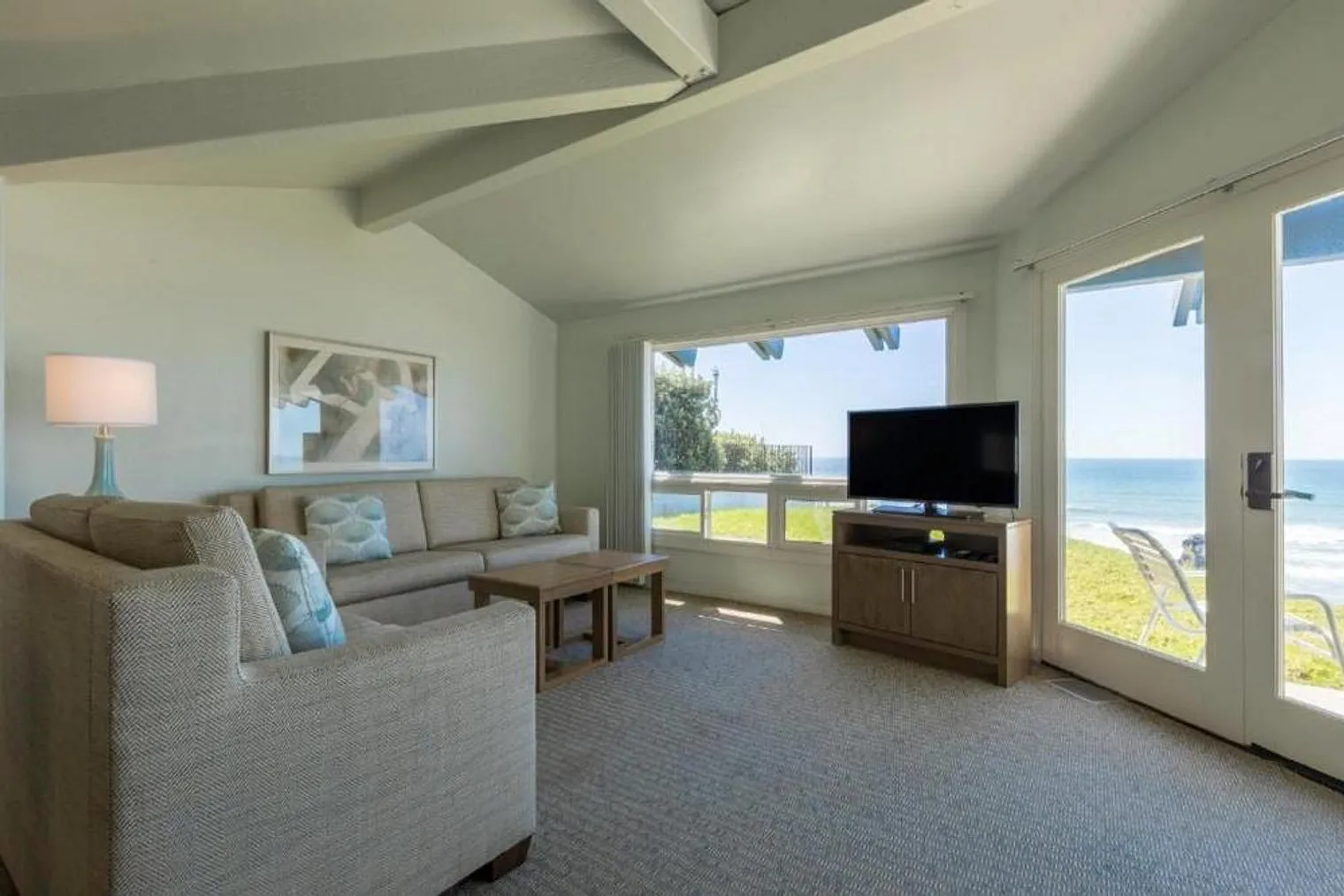 2 bed, 1.0 bath, 990 sqft, $8,825 — Photo 1
