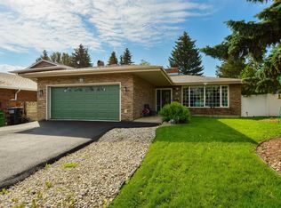 94 Wolf Cres NW, Edmonton, AB T5T 1E2