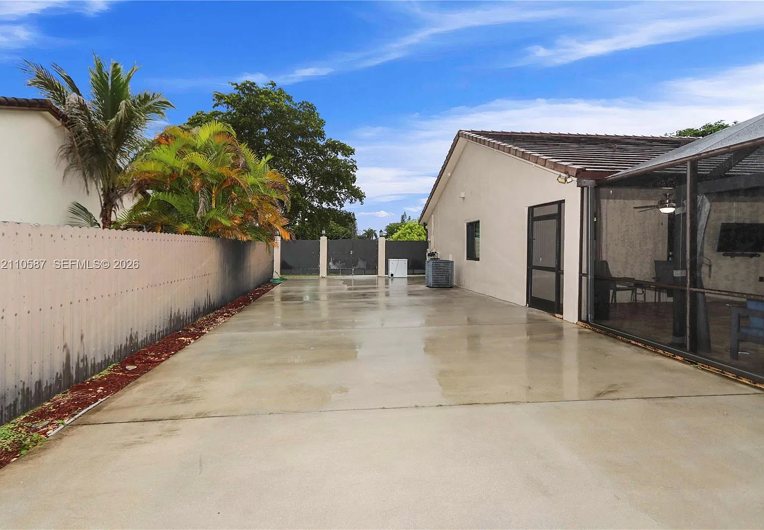 3 bed, 2.5 bath, 1922 sqft, $5,000 — Photo 3