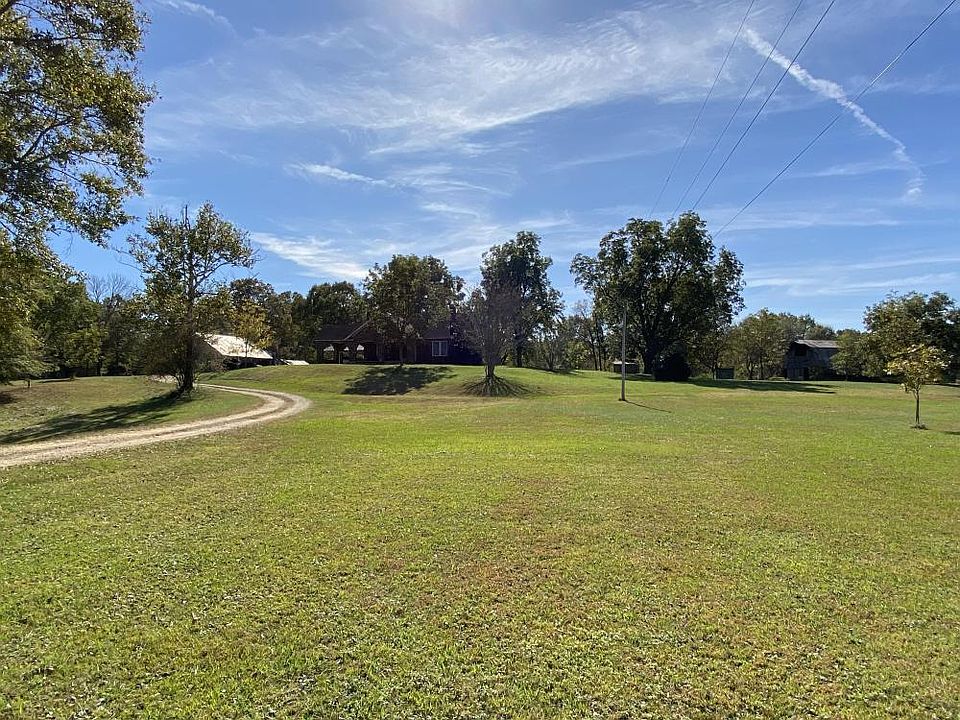 Beautiful entry to the property. 