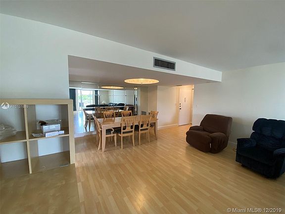 4th image of 2801 NE 183rd St APT 301W
