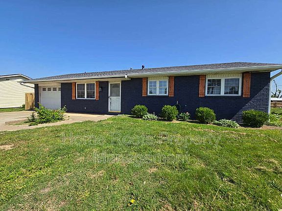 2nd image of 1309 W Beech Dr