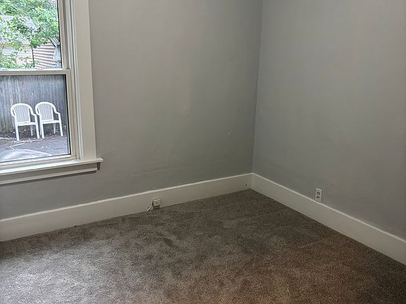 5th image of 20 Fairchild Pl