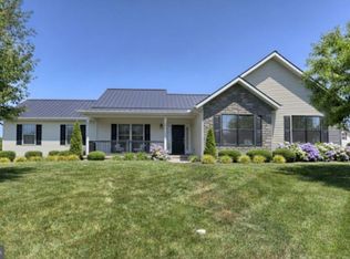 2 Rolling Meadow Rd, Lebanon, PA 17046