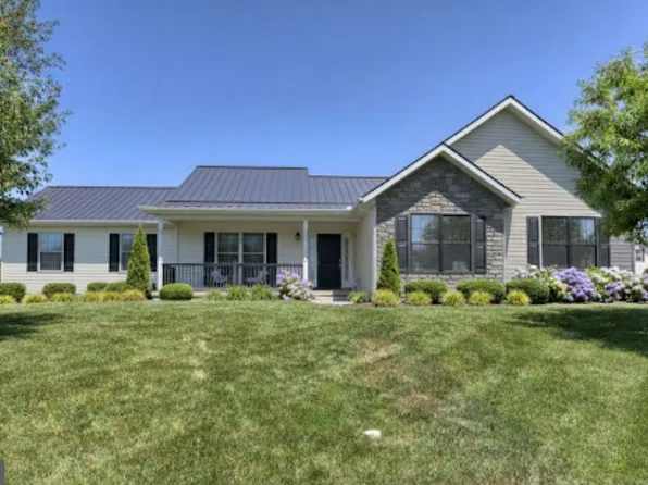 2 Rolling Meadow Rd, Lebanon, PA 17046