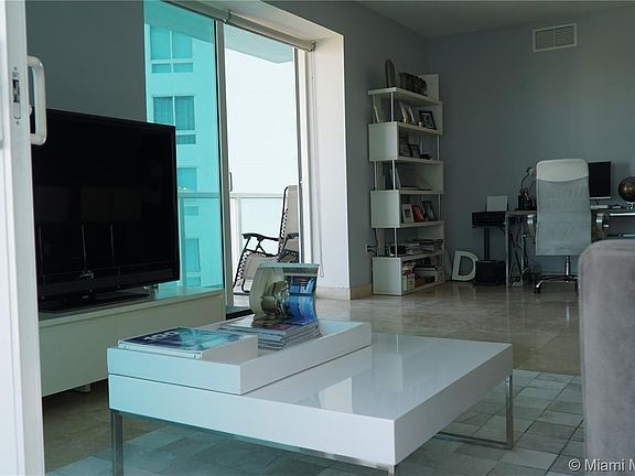 4th image of 1900 N Bayshore Dr #27
