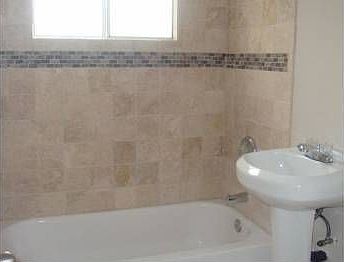 4th image of 1055 Glencoe Dr