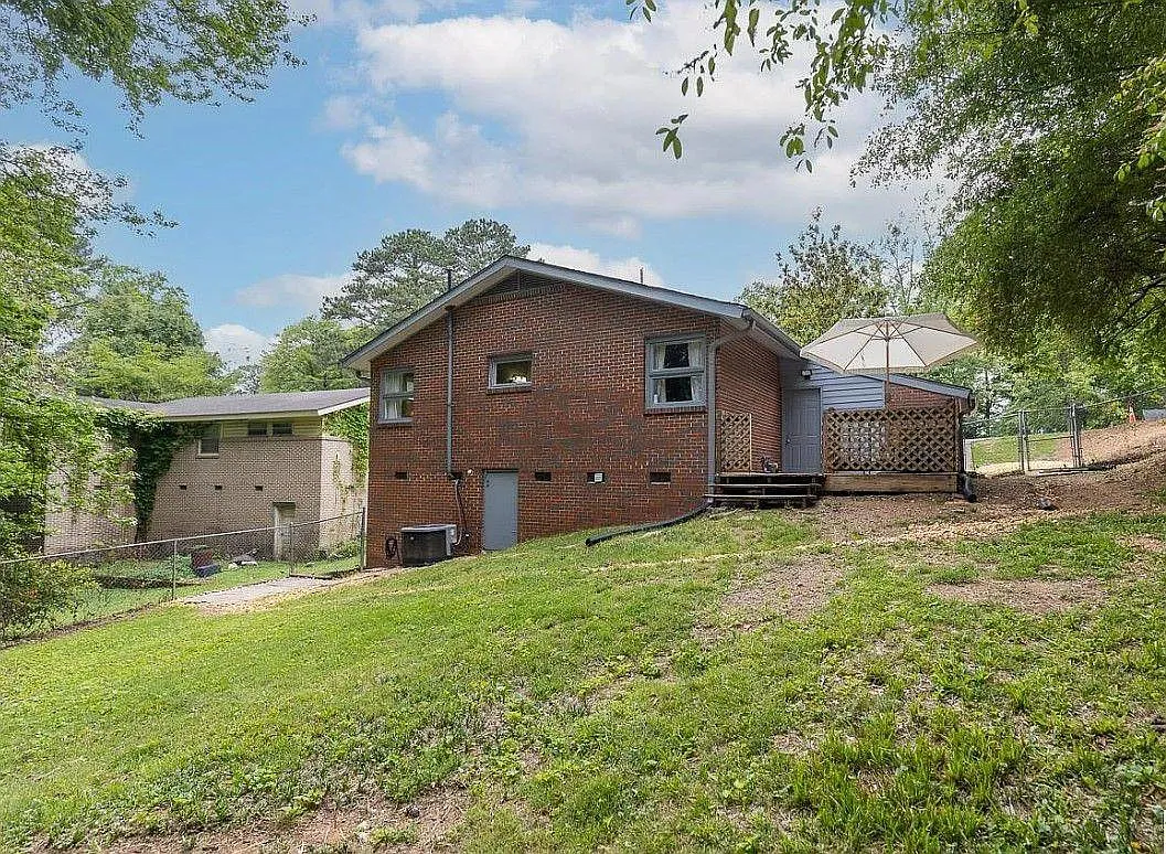 3 bed, 2.0 bath, 1310 sqft, $1,800 — Photo 4