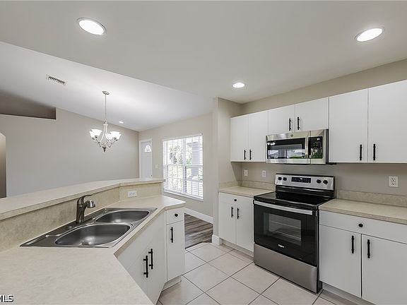 5th image of 3312 38th St SW