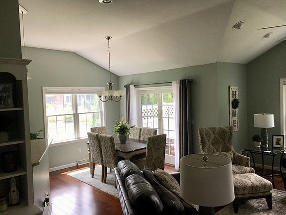 5th image of 1807 Greenwood Dr