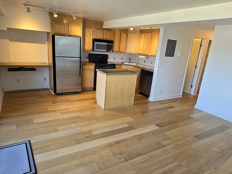 1525 Taylor Ave N #604 — Photo 4