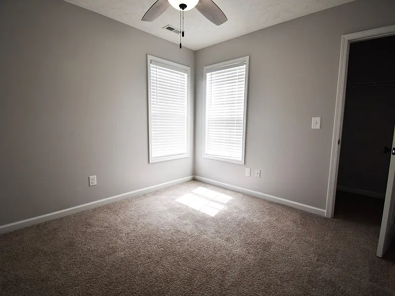 135 Lenoir Dr — Photo 22