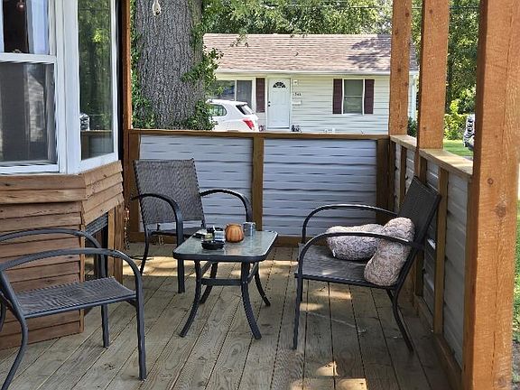 4th image of 1 Lakeside Pl