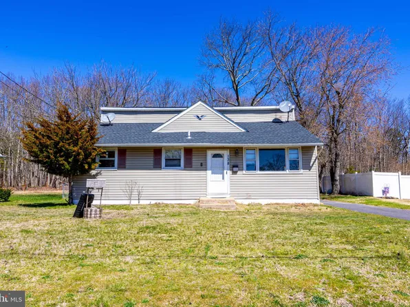 138 Country Club Rd, Pine Hill, NJ 08021