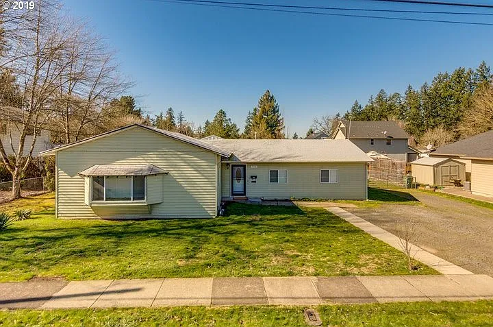 713 N Main St