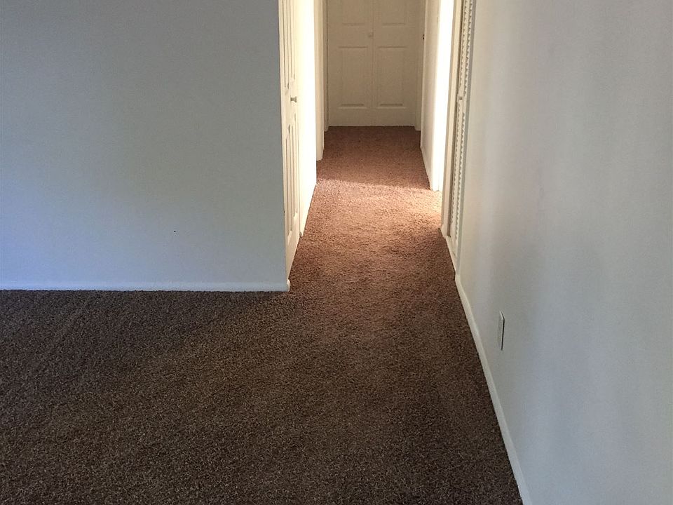2nd image of 910 Edgewood Dr