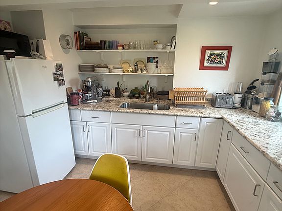 2nd image of 121 Grove Ave APT 4