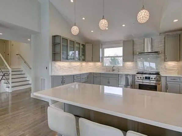 (undisclosed Address), Long Beach, NY 11561