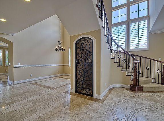 5th image of 575 Los Altos Dr