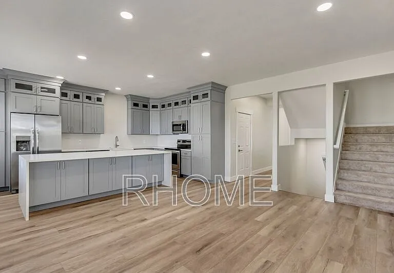 105 E Chandlerpoint Way — Photo 1