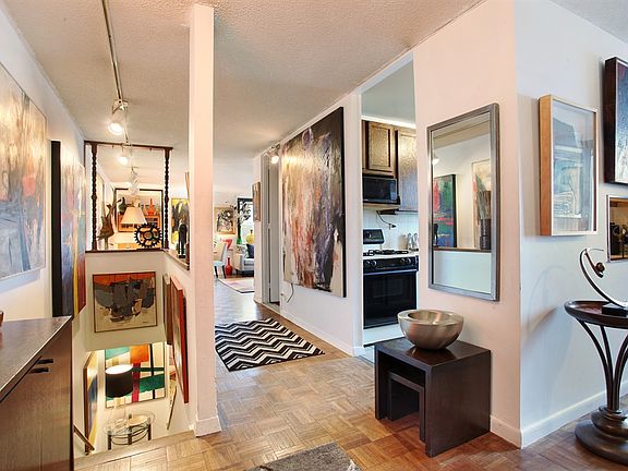 4th image of 531 Main St APT 1116