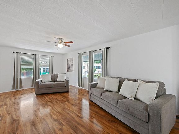 5th image of 299 Sunny Hills Dr