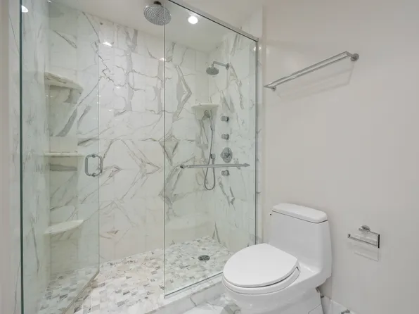 100 United Nations Plaza image 11 of 22