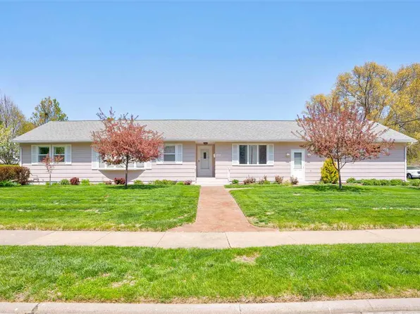 202 McCreedy Dr, Washington, IA 52353