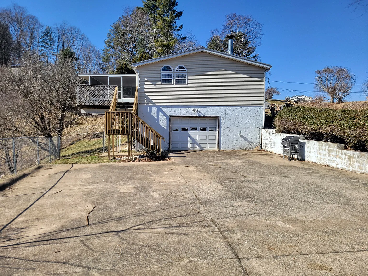3 bed, 2.5 bath, 1768 sqft, $1,900 — Photo 1