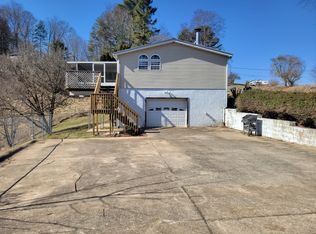 1206 Queentown Rd, Canton, NC 28716