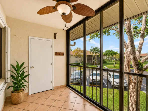 511 Shady Pine Way, Greenacres, FL