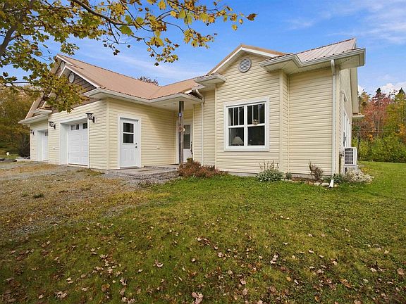 5th image of 15 Maple Ridge Dr Unit S