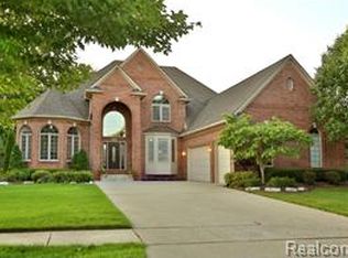 57541 Stonebriar Dr, Washington, MI