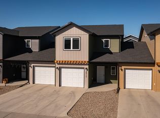 3911 Leighton Dr, Bismarck, ND 58504