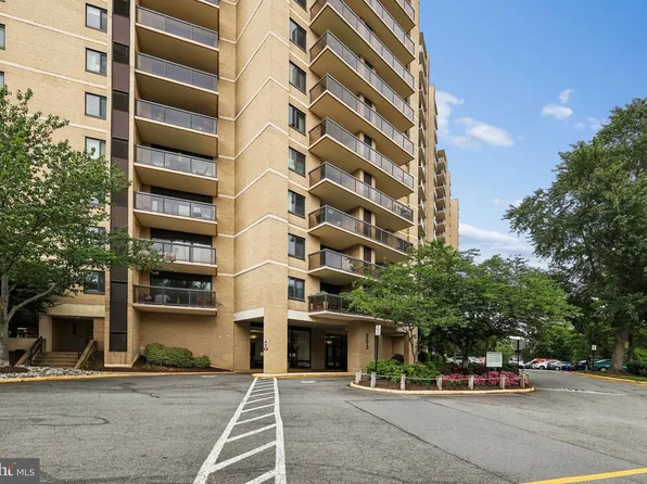203 Yoakum Pkwy APT 925, Alexandria, VA 22304