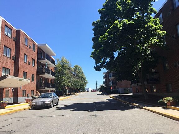 5th image of 600 Governors Dr Unit 600-28