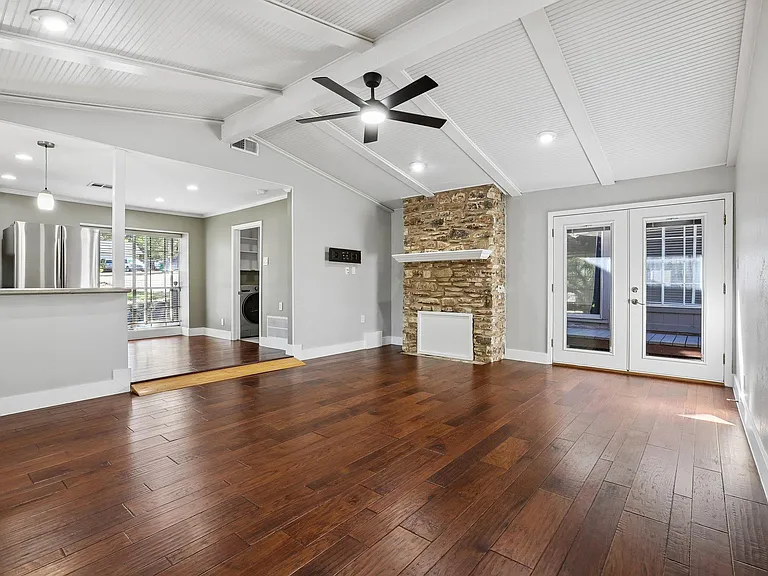 10903 Mellow Ln — Photo 4
