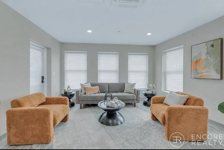 2 bed, 975 sqft, $3,225 — Photo 2