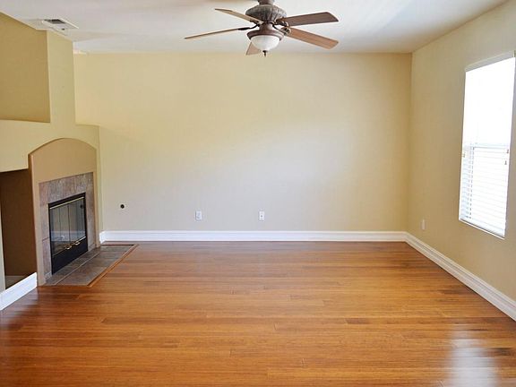 5th image of 1320 Woodhaven Dr