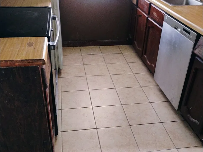 605 Marigny Cir #4 — Photo 2