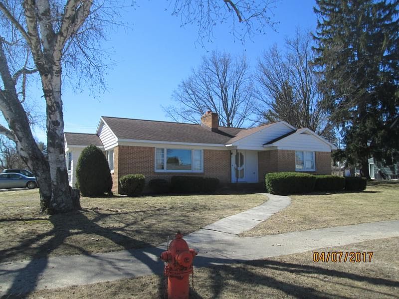 1st image of 301 W Avenue B