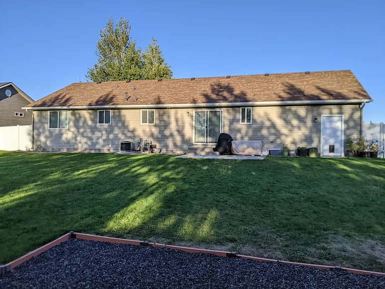 1491 Avon Ln — Photo 20