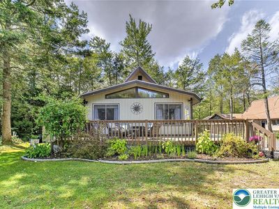363 Sidney Ave, Pocono Summit, PA, 18346
