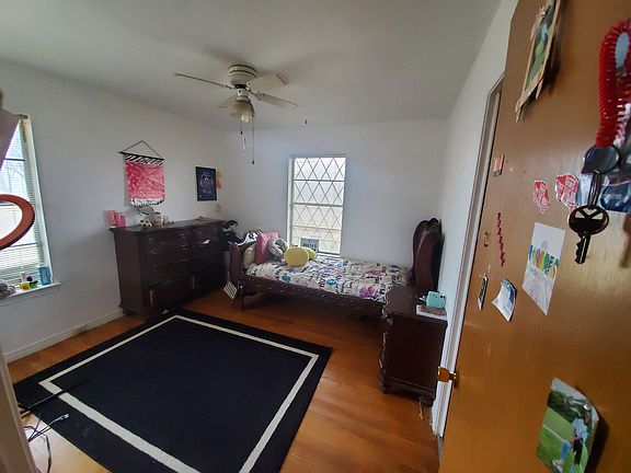 3rd image of 186 Southwood Dr