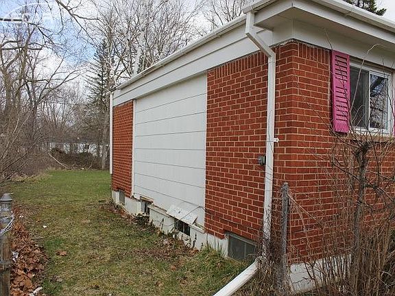 3rd image of 6216 Magnolia Dr