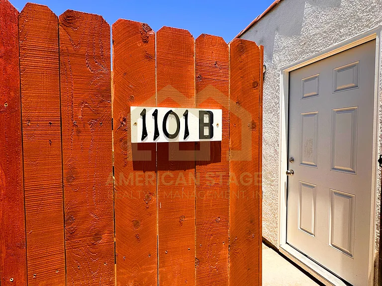 1101 W Oak Ave #B — Photo 2