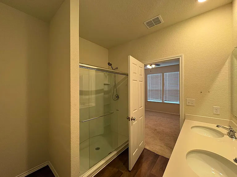 10223 Crossbuck — Photo 15